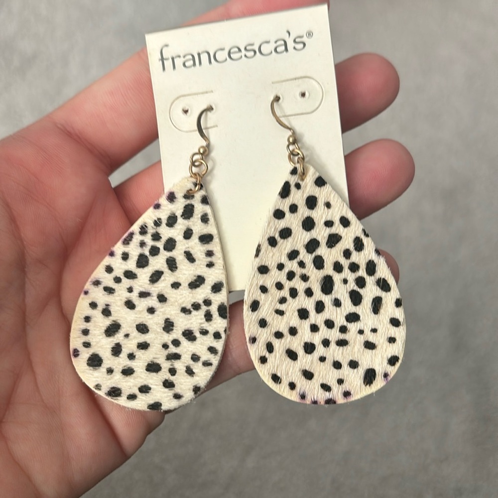 NWT Francesca’s earrings
